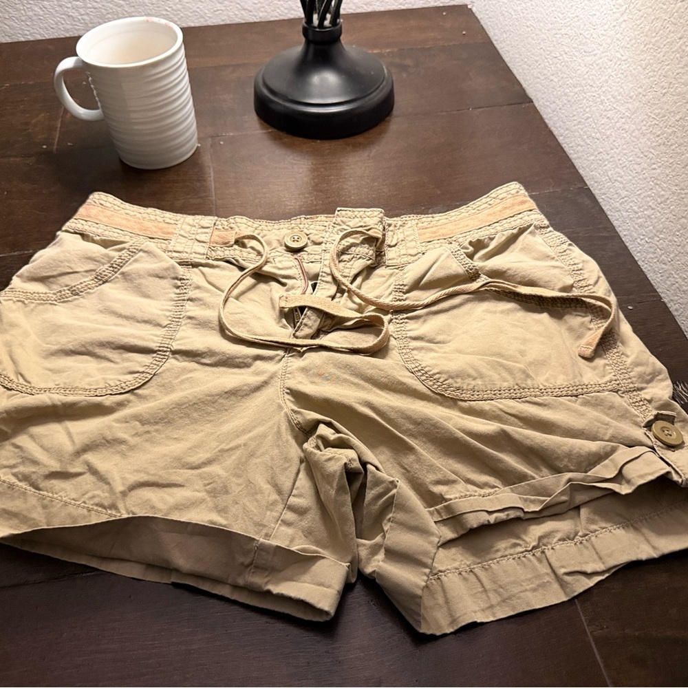 W Sz 10 - Faded Glory khaki shorts